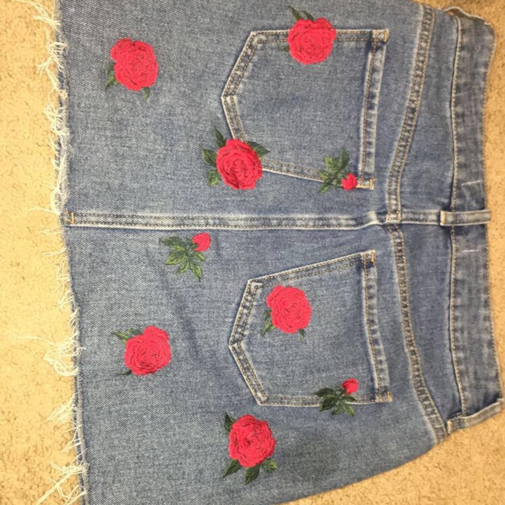 rose embroidered jean skirt - Picture 2 of 3